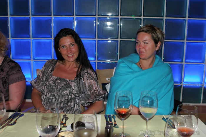 Gunta Zirne  (VIP Travel), Nadežda Parinova (N-Travel Jelgava).  www.goadventure.lv 76117