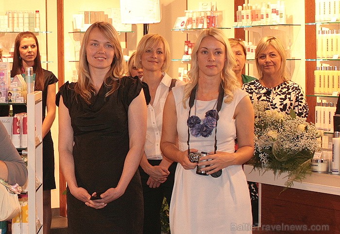 Pa kreisi - Rūta Vilsone, SIA Baltic Cosmetic Holding valdes locekle un Evija Proško, SIA Baltic Cosmetic Holding mārketinga vadītāja 76327