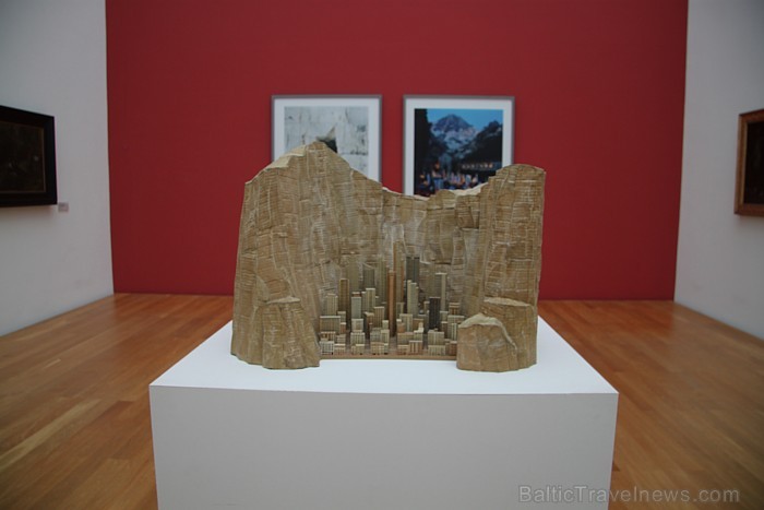 Tēlotājmākslas muzejs (Museum der bildenden Künste), kas ir dibināts 1837.gadā. Apkopo 2.700 gleznas, 750 skulptūras un 55.000 zīmējumus - www.mdbk.de Tēlotājmākslas muzejs (Museum der bildenden Künste), kas ir dibināts 1837.gadā. Apkopo 2.700 gleznas, 750 skulptūras un 55.000 zīmējumus - www.mdbk.de 76481