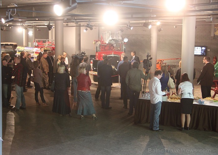 «Jāņa sēta» Rīgas Motormuzejā 6.06.2012 prezentē jauno «Lielais Latvijas atlants» un tūrisma ceļvedi «Latvija» - www.kartes.lv «Jāņa sēta» Rīgas Motormuzejā 6.06.2012 prezentē jauno «Lielais Latvijas atlants» un tūrisma ceļvedi «Latvija» - www.kartes.lv