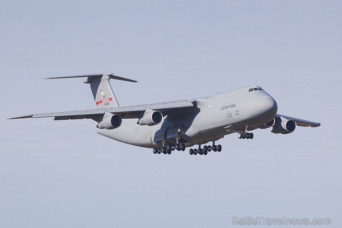 08.06.2012 lidostā «Rīga» nosēdās viena no lielākajām militārajām kravas lidmašīnām - Lockheed C-5A «Galaxy» Foto: www.fotoprojekts.lv 08.06.2012 lidostā «Rīga» nosēdās viena no lielākajām militārajām kravas lidmašīnām - Lockheed C-5A «Galaxy» Foto: www.fotoprojekts.lv 76613