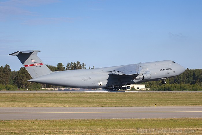 08.06.2012 lidostā «Rīga» nosēdās viena no lielākajām militārajām kravas lidmašīnām - Lockheed C-5A «Galaxy» Foto: www.fotoprojekts.lv 08.06.2012 lidostā «Rīga» nosēdās viena no lielākajām militārajām kravas lidmašīnām - Lockheed C-5A «Galaxy» Foto: www.fotoprojekts.lv 76615