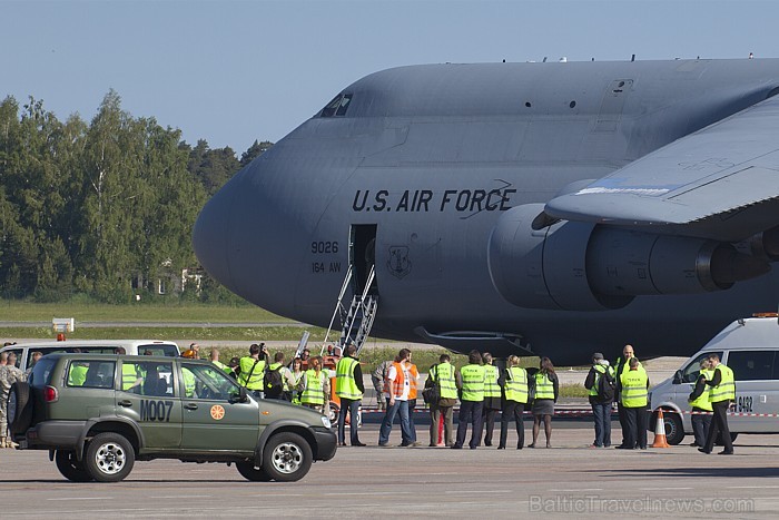 08.06.2012 lidostā «Rīga» nosēdās viena no lielākajām militārajām kravas lidmašīnām - Lockheed C-5A «Galaxy» Foto: www.fotoprojekts.lv 08.06.2012 lidostā «Rīga» nosēdās viena no lielākajām militārajām kravas lidmašīnām - Lockheed C-5A «Galaxy» Foto: www.fotoprojekts.lv 76617