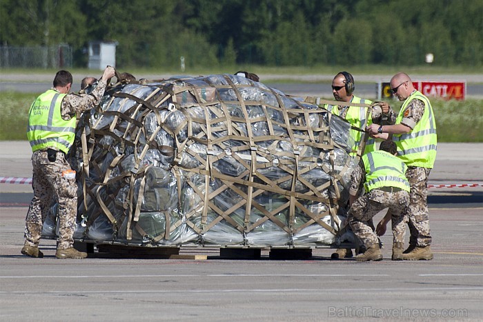 08.06.2012 lidostā «Rīga» nosēdās viena no lielākajām militārajām kravas lidmašīnām - Lockheed C-5A «Galaxy» Foto: www.fotoprojekts.lv 08.06.2012 lidostā «Rīga» nosēdās viena no lielākajām militārajām kravas lidmašīnām - Lockheed C-5A «Galaxy» Foto: www.fotoprojekts.lv 76619