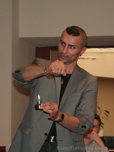 Pecolli aicina 9. jūnijā uz Mikromaģijas Gala šovu un 10. jūnijā uz Iluzionisma Gala koncertu www.abra-kadabra.lv Pecolli aicina 9. jūnijā uz Mikromaģijas Gala šovu un 10. jūnijā uz Iluzionisma Gala koncertu www.abra-kadabra.lv 76654