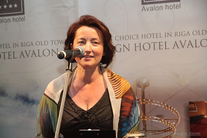 Rīgas četru zvaigžņu viesnīca «Avalon Hotel» vadītāja Dace Stežkina pateicas tūristiem un sadarbības partneriem par uzticību 76818