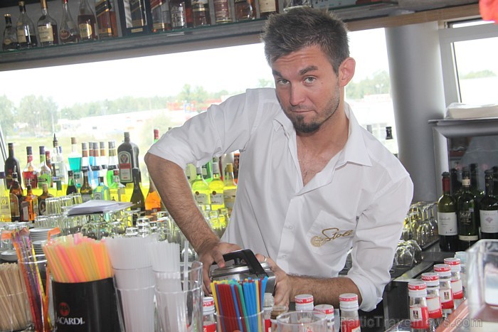 Pārdaugavas kokteiļbārs «Martinis» piedāvā zemeņu ēdienkarti un burvīgu terasi - www.martinis.lv Pārdaugavas kokteiļbārs «Martinis» piedāvā zemeņu ēdienkarti un burvīgu terasi - www.martinis.lv 76951