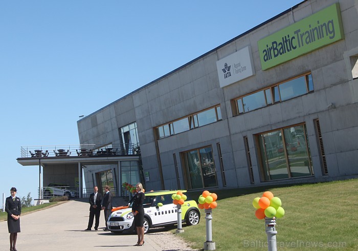 Latvijas nacionālā aviokompānija airBaltic (www.airbaltic.com) sāk sadarbību ar auto nomas uzņēmumu Sixt (www.sixt.lv) Latvijas nacionālā aviokompānija airBaltic (www.airbaltic.com) sāk sadarbību ar auto nomas uzņēmumu Sixt (www.sixt.lv) 77110