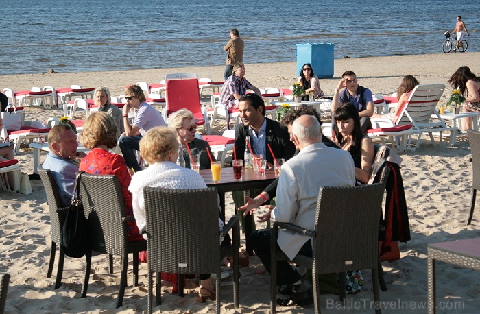 Baltic Beach Hotel kopā ar salaveci atklāj pludmales bāru Elite Majoros 77526