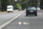 Augstākas klases BMW automobiļos ir jau ierasta lieta, ka uz priekšējā stikla tiek projicēta informācija par atļauto braukšanas ātrumu un faktisko ātr 22