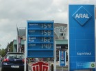 Dīzeļdegviela maksā vidēji 0,95-0,98 Ls par vienu litru. Vācijā ir jārēķinās, ka degvielas patēriņš automobilim ir augstāks, jo autobānis vilina uz vi 9