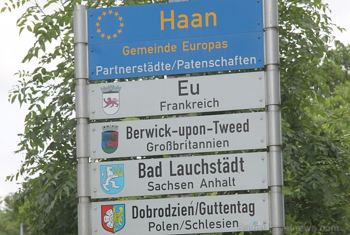 Ciems Gruiten administratīvi ir pakļauts lielākai pilsētai Hānai un kurai ir vairākas sadraudzības pilsētas Eiropā 78259