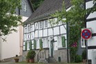 Vācijas ciems Gruiten rakstu avotos ir jau minēts pirms 1000 gadiem un ciema vecākajā daļā var ievērot, ka logu durvis ir zaļā krāsā 2