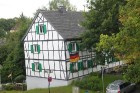 Sakarā ar Eiropas futbola čempionātu arī Gruiten ciems ir izrotāts vācu karoga krāsās 3