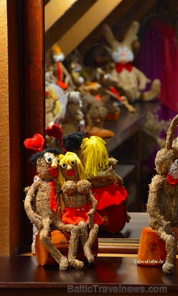 Salmu darbnīca, muzejs - vieta, kur salmi pārtop brīnumainās skulptūrās, lellēs, suvenīros. Foto:Salmu lietas www.salmulietas.lv Salmu darbnīca, muzejs - vieta, kur salmi pārtop brīnumainās skulptūrās, lellēs, suvenīros. Foto:Salmu lietas www.salmulietas.lv 78698
