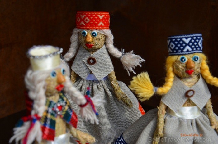 Salmu darbnīca, muzejs-vieta, kur salmi pārtop brīnumainās skulptūrās, lellēs, suvenīros.
Foto:Salmu lietas www.salmulietas.lv Salmu darbnīca, muzejs-vieta, kur salmi pārtop brīnumainās skulptūrās, lellēs, suvenīros.
Foto:Salmu lietas www.salmulietas.lv 78707