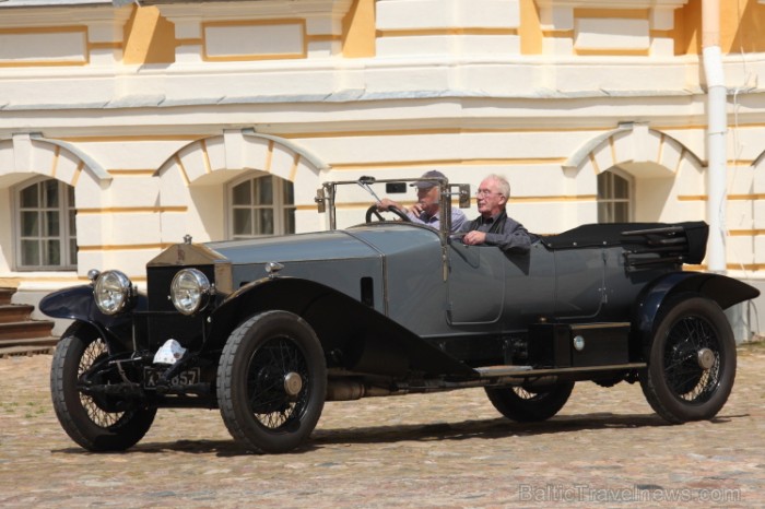 Rundālē ierodas britu autoklubs ar pirmskara «Rolls Royce» automašīnām Foto: Juris Ķilkuts www.fotoatelje.lv Rundālē ierodas britu autoklubs ar pirmskara «Rolls Royce» automašīnām Foto: Juris Ķilkuts www.fotoatelje.lv 78839