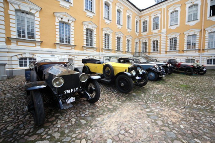 Rundālē ierodas britu autoklubs ar pirmskara «Rolls Royce» automašīnām Foto: Juris Ķilkuts www.fotoatelje.lv 78841