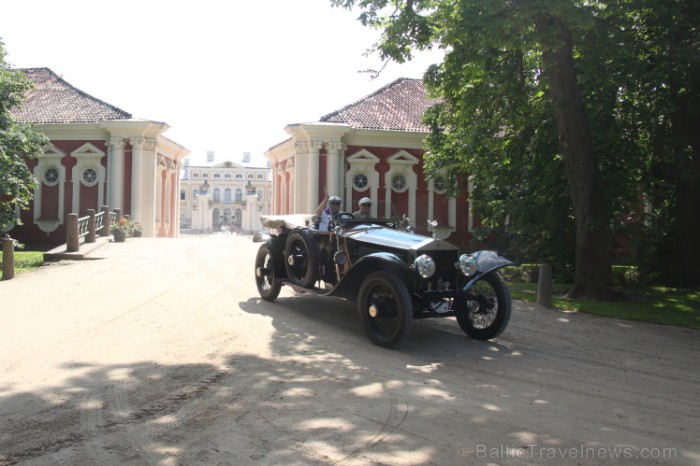 Rundālē ierodas britu autoklubs ar pirmskara «Rolls Royce» automašīnām Foto: Juris Ķilkuts www.fotoatelje.lv Rundālē ierodas britu autoklubs ar pirmskara «Rolls Royce» automašīnām Foto: Juris Ķilkuts www.fotoatelje.lv 78849