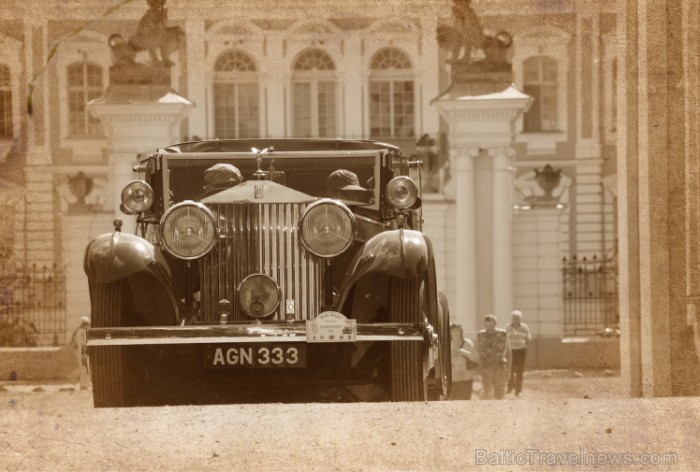 Rundālē ierodas britu autoklubs ar pirmskara «Rolls Royce» automašīnām Foto: Juris Ķilkuts www.fotoatelje.lv 78854