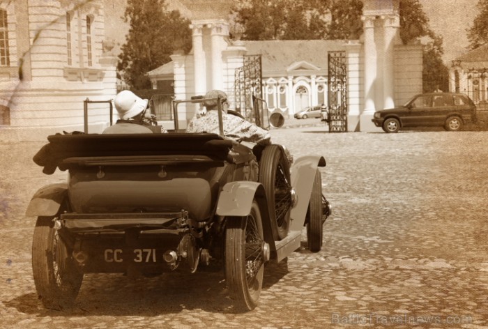 Rundālē ierodas britu autoklubs ar pirmskara «Rolls Royce» automašīnām Foto: Juris Ķilkuts www.fotoatelje.lv 78859