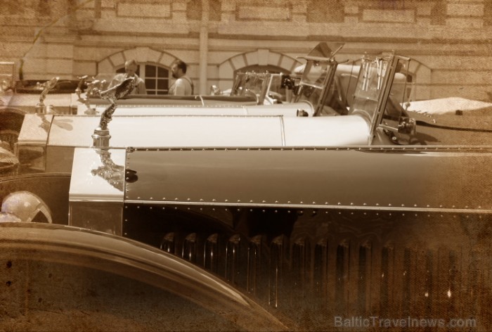 Rundālē ierodas britu autoklubs ar pirmskara «Rolls Royce» automašīnām Foto: Juris Ķilkuts www.fotoatelje.lv Rundālē ierodas britu autoklubs ar pirmskara «Rolls Royce» automašīnām Foto: Juris Ķilkuts www.fotoatelje.lv 78861