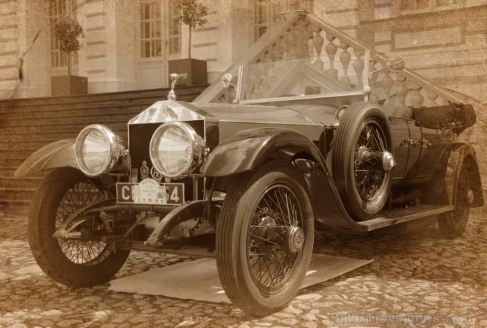 Rundālē ierodas britu autoklubs ar pirmskara «Rolls Royce» automašīnām Foto: Juris Ķilkuts www.fotoatelje.lv 78864