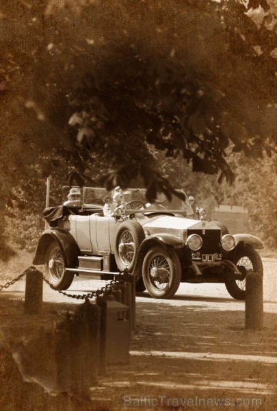 Rundālē ierodas britu autoklubs ar pirmskara «Rolls Royce» automašīnām Foto: Juris Ķilkuts www.fotoatelje.lv 78868