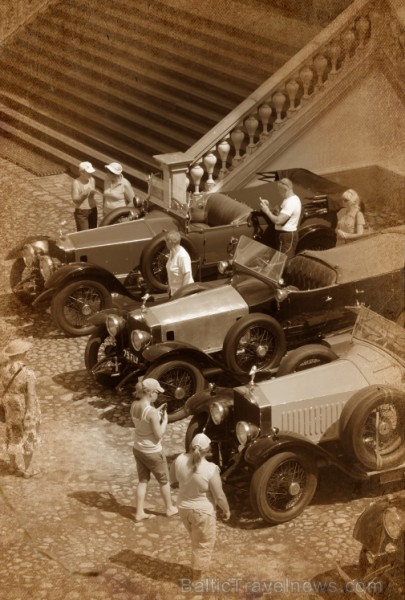 Rundālē ierodas britu autoklubs ar pirmskara «Rolls Royce» automašīnām Foto: Juris Ķilkuts www.fotoatelje.lv Rundālē ierodas britu autoklubs ar pirmskara «Rolls Royce» automašīnām Foto: Juris Ķilkuts www.fotoatelje.lv 78870
