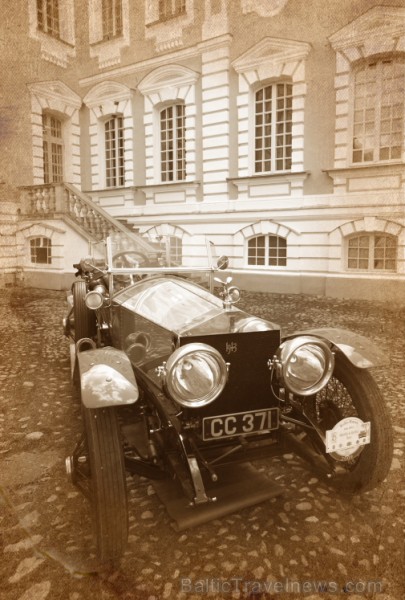 Rundālē ierodas britu autoklubs ar pirmskara «Rolls Royce» automašīnām Foto: Juris Ķilkuts www.fotoatelje.lv 78872