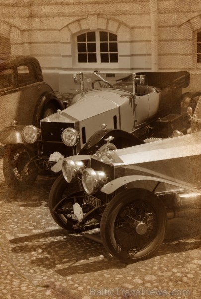 Rundālē ierodas britu autoklubs ar pirmskara «Rolls Royce» automašīnām Foto: Juris Ķilkuts www.fotoatelje.lv Rundālē ierodas britu autoklubs ar pirmskara «Rolls Royce» automašīnām Foto: Juris Ķilkuts www.fotoatelje.lv 78874