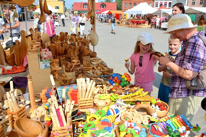 Jēkabpils pilsētas svētki (05.-07.07.2012) piesaistīja lielu apmeklētāju skaitu Foto: Jānis Lācis www.jekabpils.lv 78948