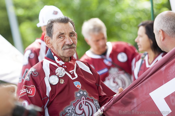 Dinamo Rīga komanda 20.07.2012 viesojās viesnīcā Islande Hotel Foto: Ingus Evertovskis, www.fotoprojekts.lv Dinamo Rīga komanda 20.07.2012 viesojās viesnīcā Islande Hotel Foto: Ingus Evertovskis, www.fotoprojekts.lv 79319