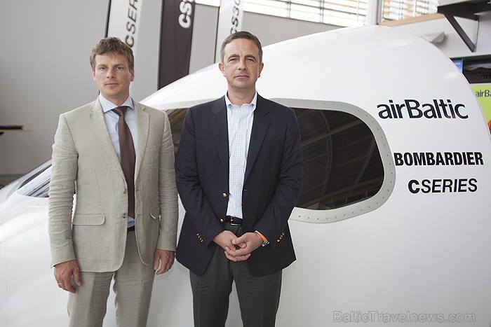 airBaltic demonstrē Bombardier Cseries 300 lidmašīnas pilotu kabīnes modeli Foto: Ingus Evertovskis, www.fotoprojekts.lv 79472