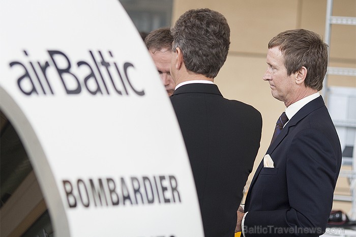 airBaltic demonstrē Bombardier Cseries 300 lidmašīnas pilotu kabīnes modeli Foto: Ingus Evertovskis, www.fotoprojekts.lv 79482