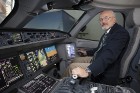 airBaltic demonstrē Bombardier Cseries 300 lidmašīnas pilotu kabīnes modeli Foto: Ingus Evertovskis, www.fotoprojekts.lv 14
