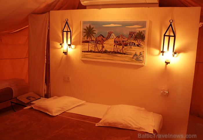 Ceļotāji nakšņošanai Tunisijā izvēlas pieczvaigžņu beduīnu teltis Yadis Ksar Ghilane www.yadis.com 79529