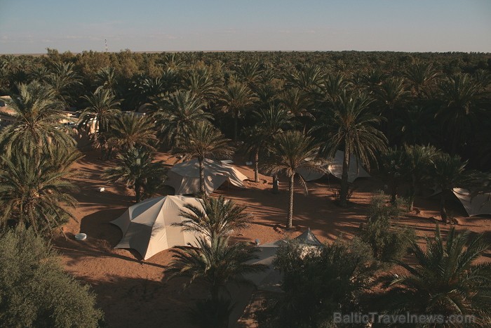 Ceļotāji nakšņošanai Tunisijā izvēlas pieczvaigžņu beduīnu teltis Yadis Ksar Ghilane www.yadis.com 79532