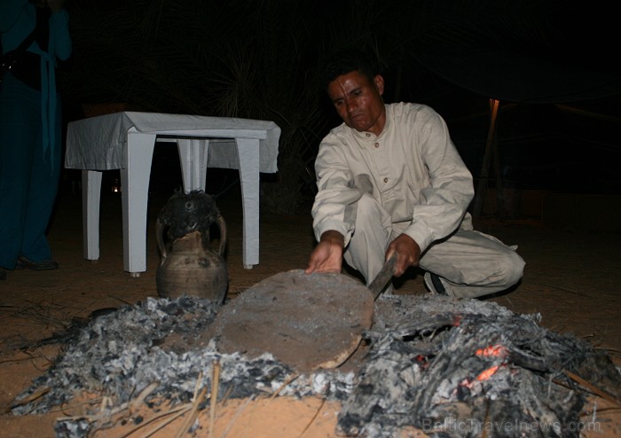 Ceļotāji nakšņošanai Tunisijā izvēlas pieczvaigžņu beduīnu teltis Yadis Ksar Ghilane www.yadis.com 79552