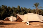 Ceļotāji nakšņošanai Tunisijā izvēlas pieczvaigžņu beduīnu teltis Yadis Ksar Ghilane www.yadis.com 1