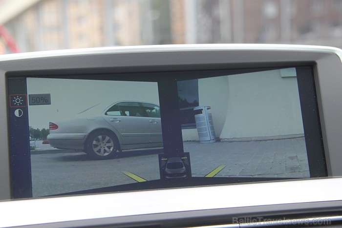 Aivars Mackevičs: BMW Gran Coupe 640i var aprīkot arī ar sānu videokamerām, kas informē autobadītāju par sānu šķēršļiem. Labs aprīkojums detektīviem : Aivars Mackevičs: BMW Gran Coupe 640i var aprīkot arī ar sānu videokamerām, kas informē autobadītāju par sānu šķēršļiem. Labs aprīkojums detektīviem : 79731