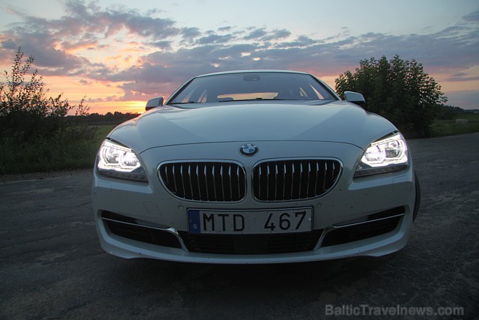 Aivars Mackevičs: BMW Gran Coupe 640i pārsteidza nakts braukšanā, jo gaismas lukturi ļoti efektīgi izgaismoja ceļa nomales, kas mežainos apvidos ļauj Aivars Mackevičs: BMW Gran Coupe 640i pārsteidza nakts braukšanā, jo gaismas lukturi ļoti efektīgi izgaismoja ceļa nomales, kas mežainos apvidos ļauj 79739