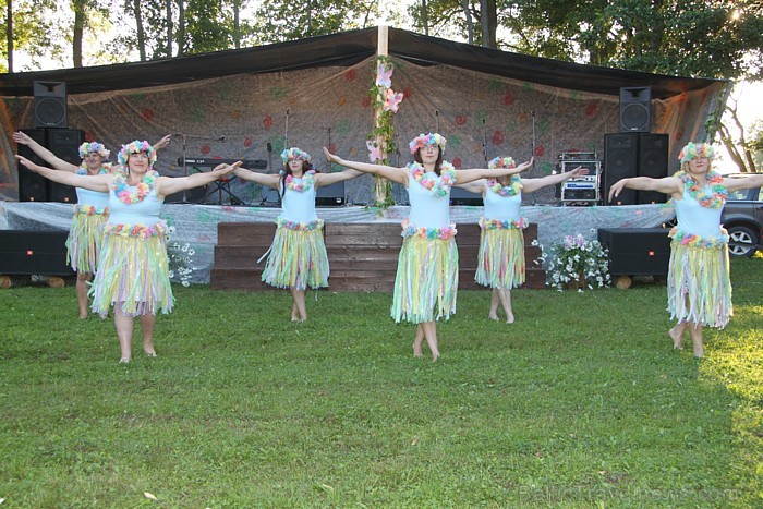 Skaistas pagasta pašdarbības kolektīvs izklaidē «Sivera ezera svētki 2012» viesus 79803
