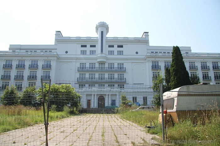 Ķemeru sanatorijai tika solīts Kempinski klases viesnīcas statuss, taču šobrīd šīs vēsturiskās un skaistās celtnes liktenis ir debesīs rakstīts. Kurš Ķemeru sanatorijai tika solīts Kempinski klases viesnīcas statuss, taču šobrīd šīs vēsturiskās un skaistās celtnes liktenis ir debesīs rakstīts. Kurš 80061