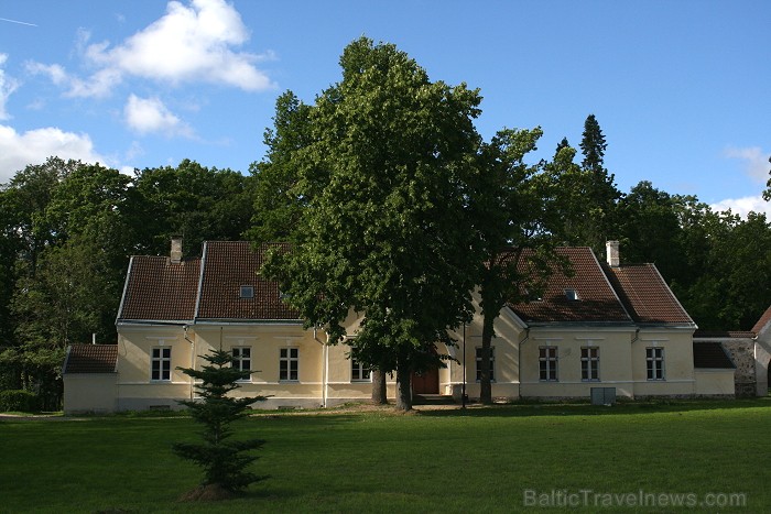 Mostes novadā (Igaunija) ceļotāju apskatei un atpūtai ir pieejama atjaunotā spirta fabrika - Mostes muiža. Šodien šeit ir ierīkots atpūtas komplekss a 80653