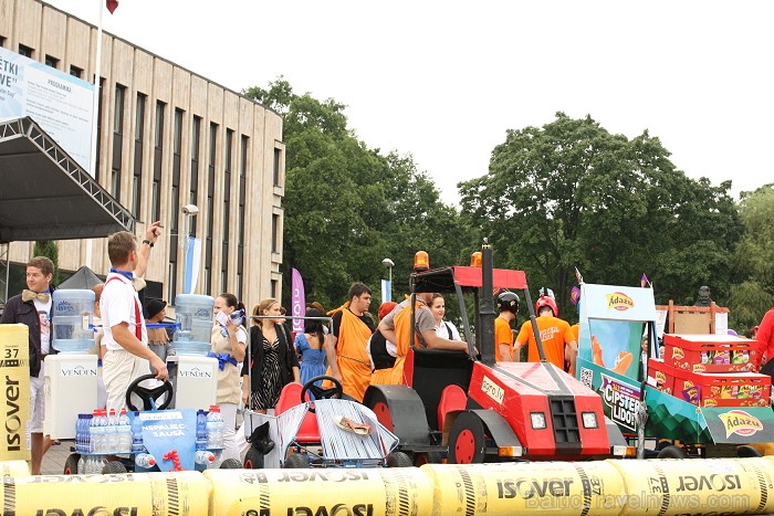 Atraktīvais kājminamo braucamrīku festivāls Baltcom Cartoon rallijs 2012 priecē ar kāšņiem spēkratiem Foto: www.parstipru.lv Atraktīvais kājminamo braucamrīku festivāls Baltcom Cartoon rallijs 2012 priecē ar kāšņiem spēkratiem Foto: www.parstipru.lv 80714