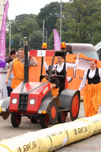 Atraktīvais kājminamo braucamrīku festivāls Baltcom Cartoon rallijs 2012 priecē ar kāšņiem spēkratiem Foto: www.parstipru.lv Atraktīvais kājminamo braucamrīku festivāls Baltcom Cartoon rallijs 2012 priecē ar kāšņiem spēkratiem Foto: www.parstipru.lv 80718