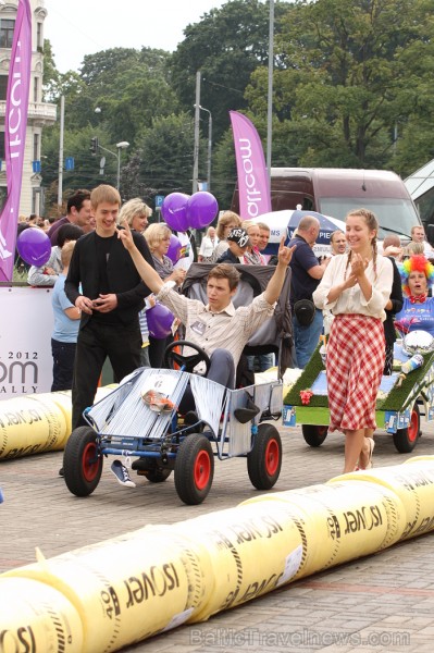 Atraktīvais kājminamo braucamrīku festivāls Baltcom Cartoon rallijs 2012 priecē ar kāšņiem spēkratiem Foto: www.parstipru.lv 80719