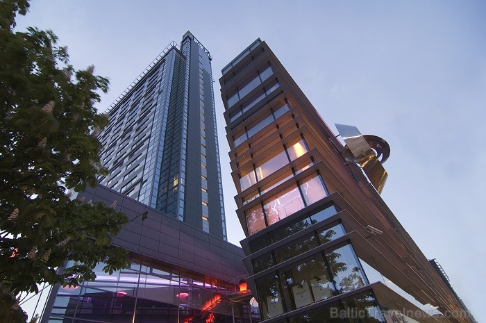 Radisson Blu Hotel Latvija tagad ir saskatāms gandrīz no jebkuras vietas pilsētā. Foto: www.radissonblu.com Radisson Blu Hotel Latvija tagad ir saskatāms gandrīz no jebkuras vietas pilsētā. Foto: www.radissonblu.com 80875