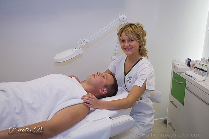 Mary Cohr skaistumkopšanas institūts piedāvā plašu procedūru klāstu sejas un ķermeņa kopšanai www.marycohr.lv Mary Cohr skaistumkopšanas institūts piedāvā plašu procedūru klāstu sejas un ķermeņa kopšanai www.marycohr.lv 81162